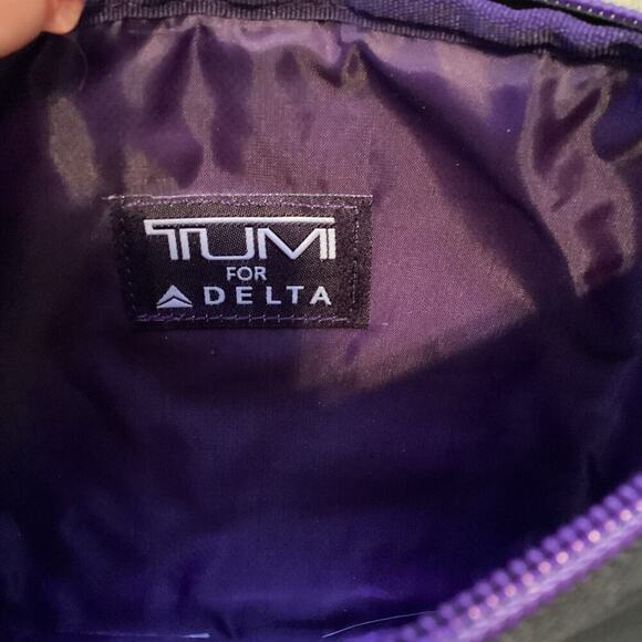 TUMI BLACK COSMETIC BAG - Picture 4 of 4